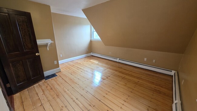 547 Talbot Ave Unit B