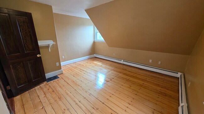 Photo - 547 Talbot Ave Unit B