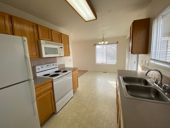 Photo - Bright & Inviting Wellington Townhome