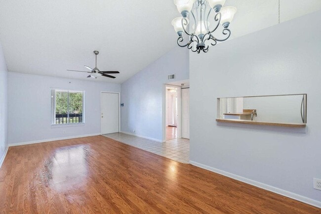 Building Photo - 6299 Chasewood Dr Unit E