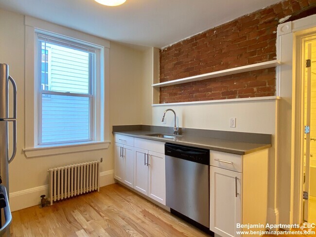 Building Photo - 100 Harvard St Unit 2 Rental