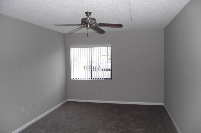Photo - 5293 Vineland Rd