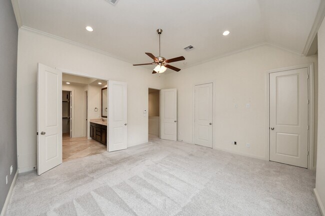 Photo - 2061 Fannin Station N