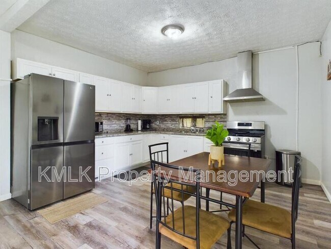 Photo - 187 W Long St