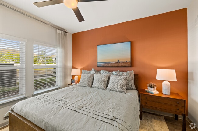 2BR, 2BA - 988SF - Main Bedroom