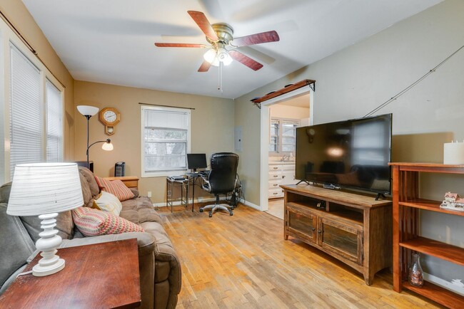 Photo - Cozy 2 Bed/1 Bath House, Park Like Setting, Pet Friendly, Fenced Yard