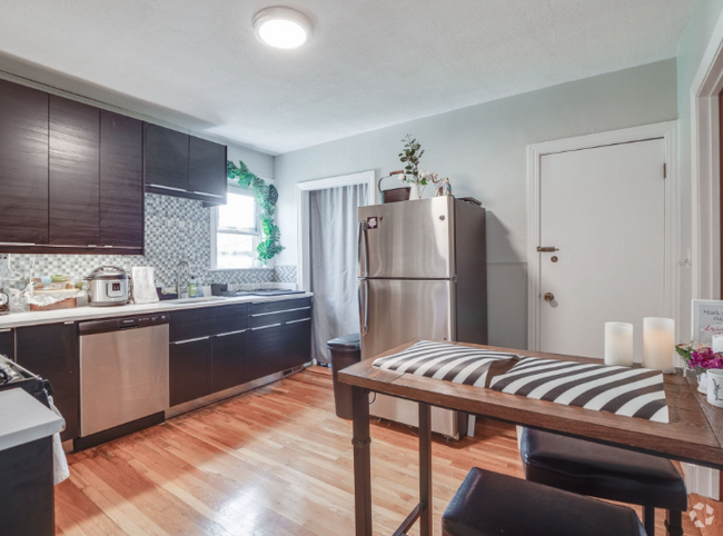 Building Photo - 354 Beacon St Unit 3 Rental