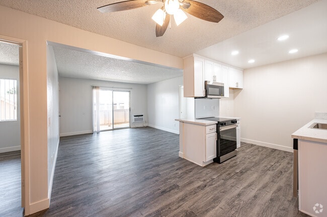 2BR, 2BA - 850SF - Dining Room