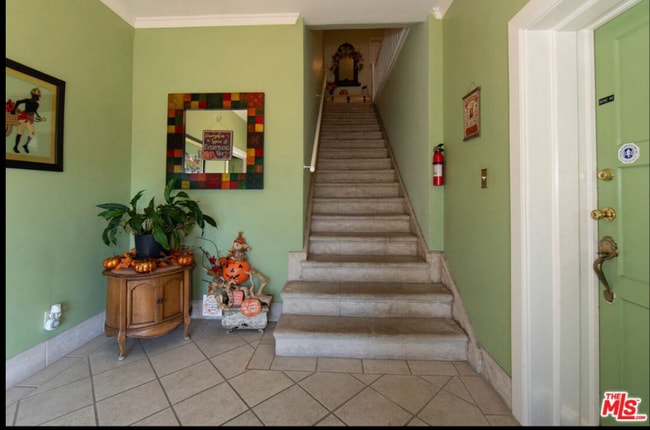 Photo - 6250 S Van Ness Ave Unidad #1