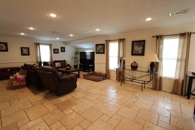 Photo - 6517 Sivley St