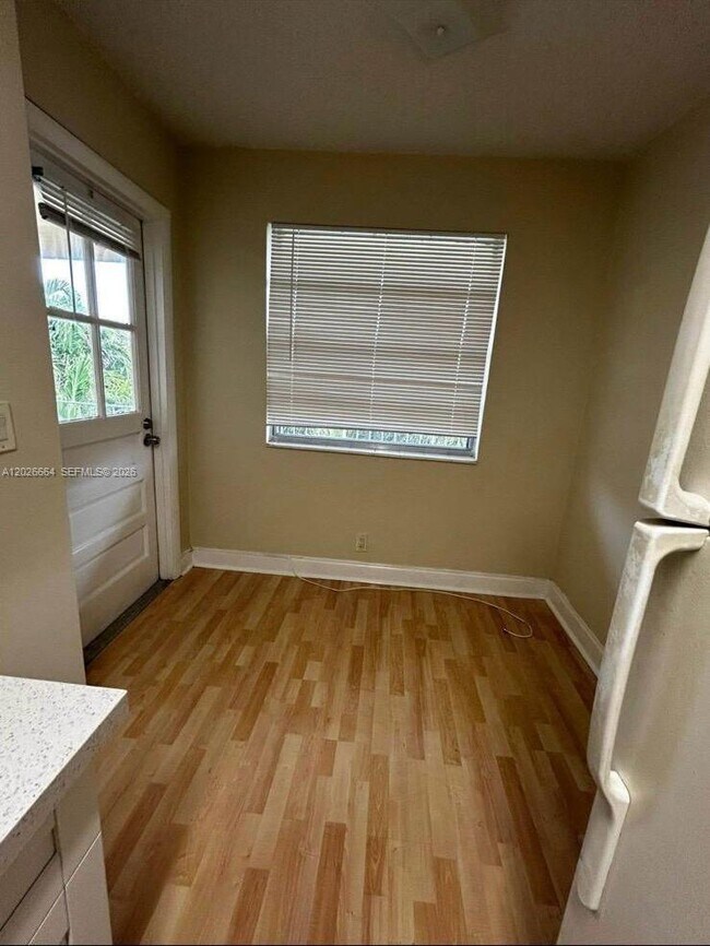 Photo - 1100 NE 1st Ct Unidad 312