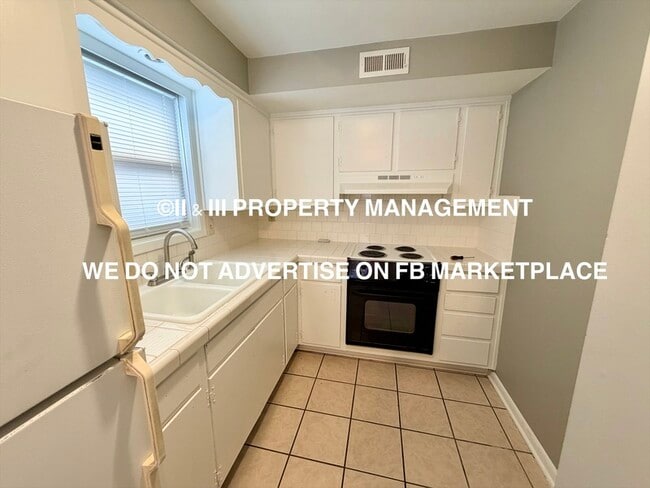 Photo - 8406 Robinson St