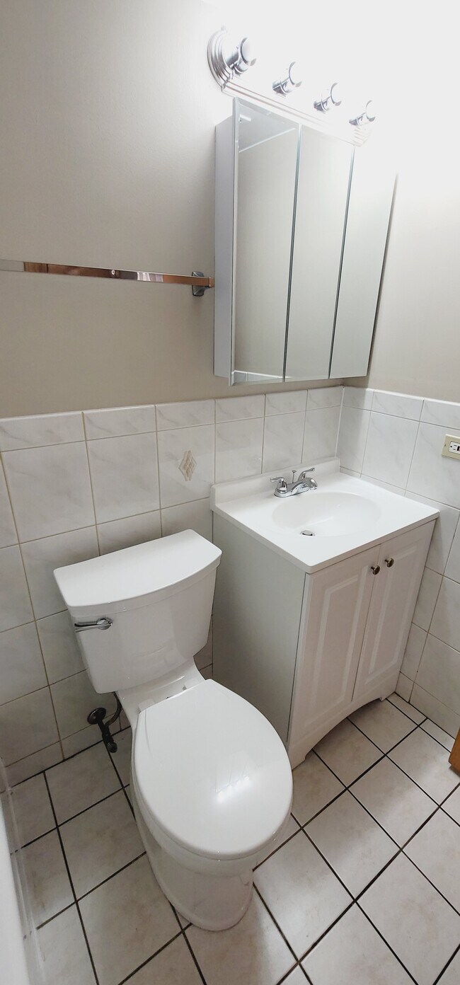 Photo - 9517-9521 Minnick Ave