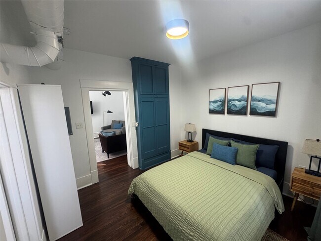 Photo - 1038 Ashland St Unit 2