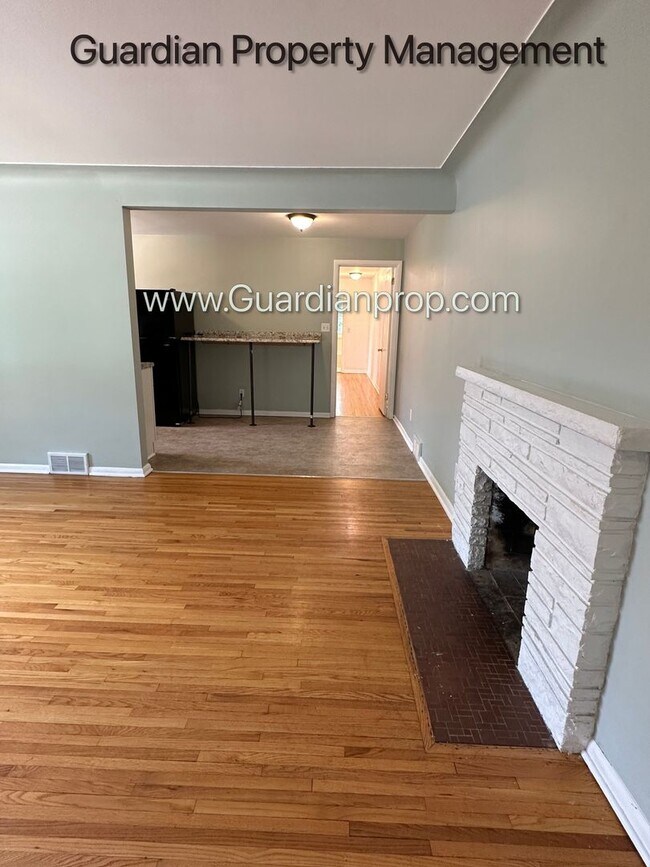 Photo - Crosstown Side By Side, Washer/Dryer In Unit, 1 Garage Space, Hardwood Floors, Dishwasher