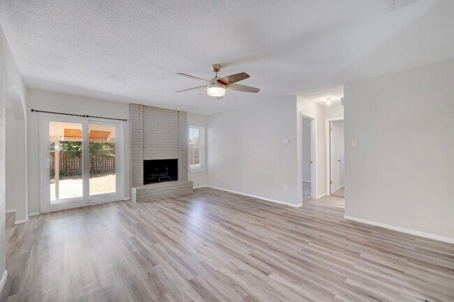 Photo - 1404 Greenfield Dr