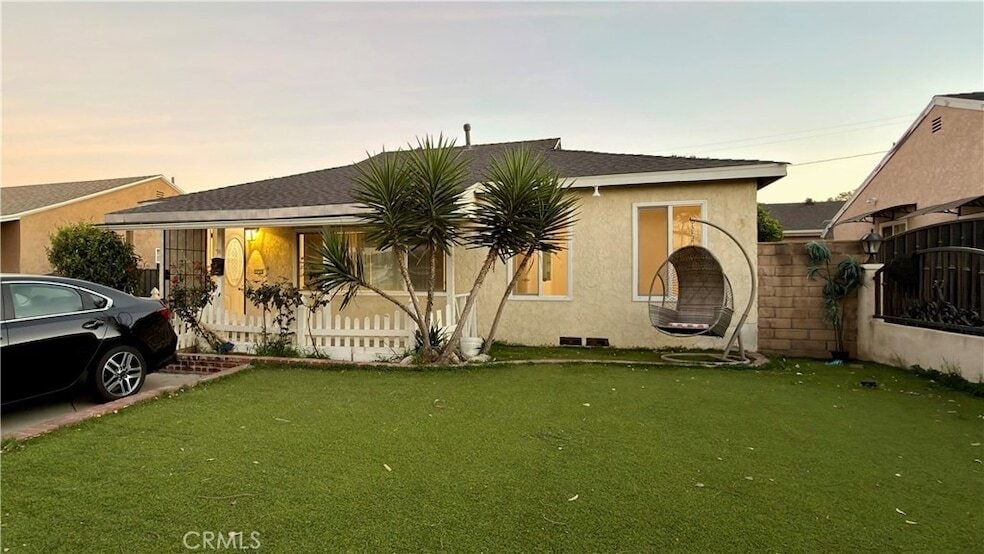 Photo - 11246 Saticoy St