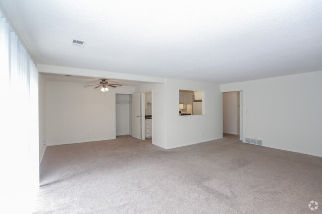 Formal dinning room areas