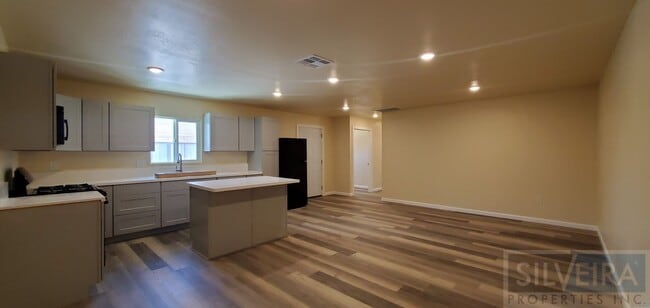 1390 Yale Pl Unit 1390-A