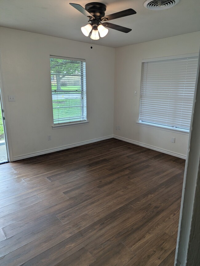 Photo - 1311 N Morris St Unidad 1311 N Morris