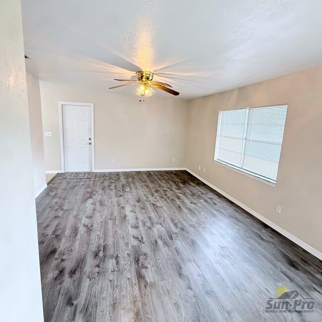 Photo - 1985 Big Oak Dr