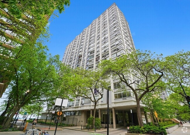 Building Photo - 5757 N Sheridan Rd Rental
