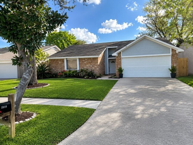 Building Photo - 3030 Shawnee Dr