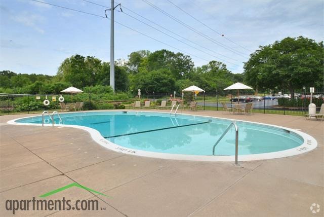 Pool - Medicine Lake Apartments