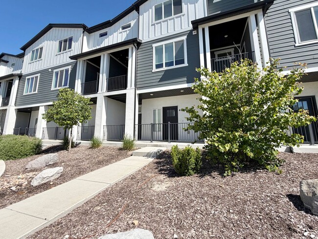 Building Photo - 3 Bed + 2.5 Bath Townhome w/ Garage, Storage & Dogs Allowed Near Jordan Landing