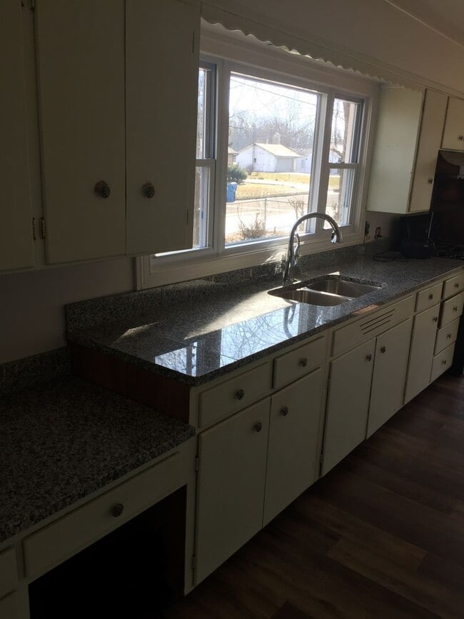 Building Photo - New Haven - Large Corner Lot - 2 bedrooms/... Rental