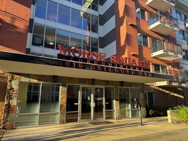 Building Photo - Downtown 1 Bed, 1 Bath Condo with Bellingham Bay View