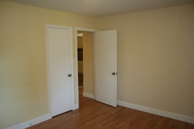 Inside Front Bedroom - Florence Ridge Apartments