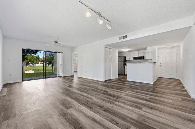 Photo - 9877 Nob Hill Ct Unidad 9877
