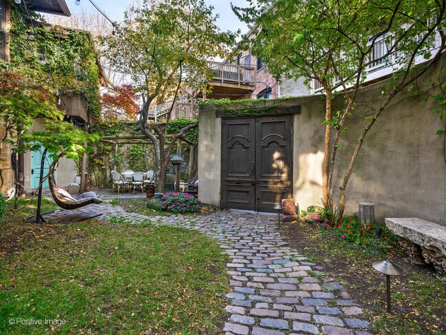 Photo - 844 W Altgeld St