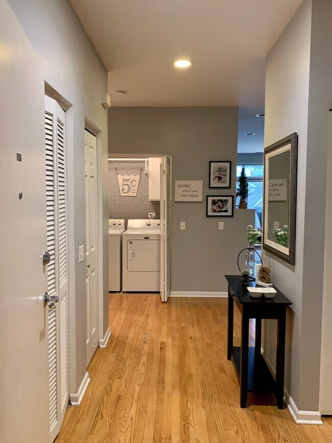 Front Entrance - 2040 W Belmont Ave Unit 207