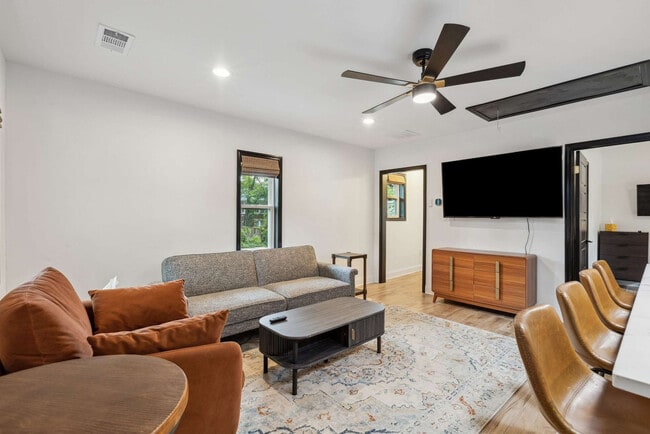 Photo - 309 N McLean Blvd Unit SI ID1608503P