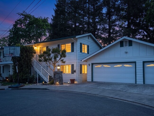 Building Photo - Charming single level 3 bedroom + office duplex. Downtown Walnut Creek!