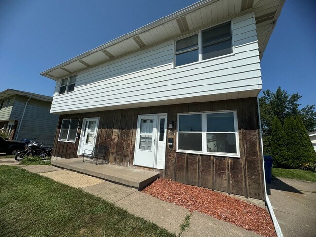 Building Photo - HM 3302-3304 W. 18th Unit 3302