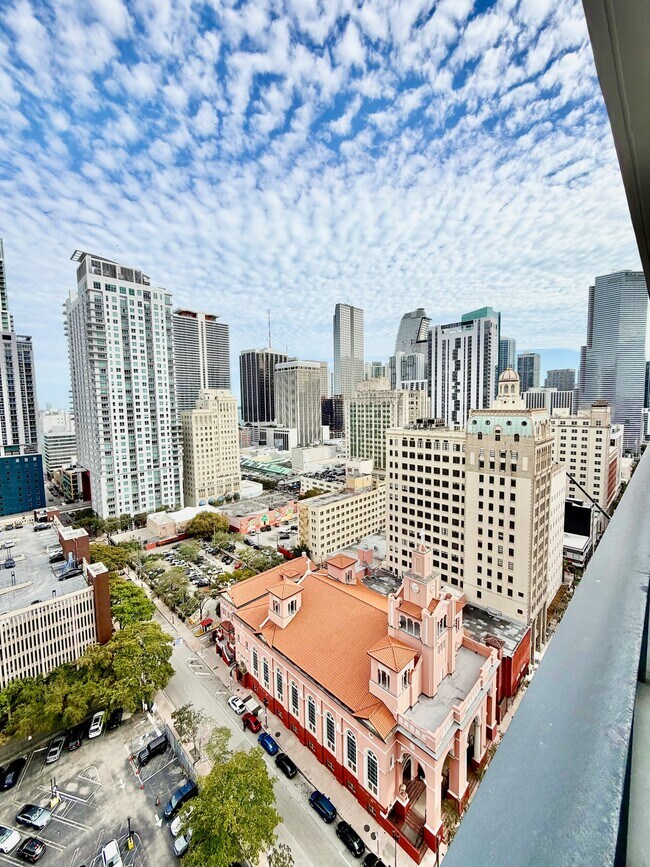 141 NE 2nd St Unit 1001