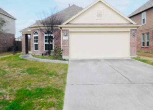 Building Photo - 5011 Forest Hurst Glen