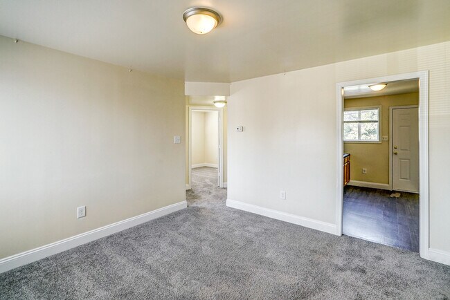 Photo - 2100 Phaup St