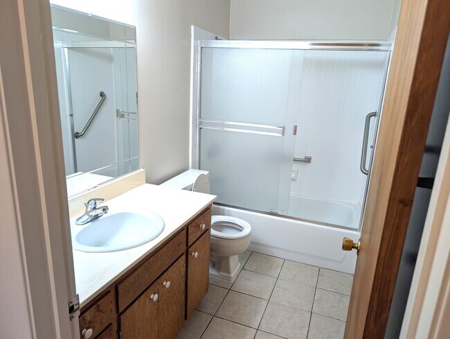 Bathroom - Belleview Apartments