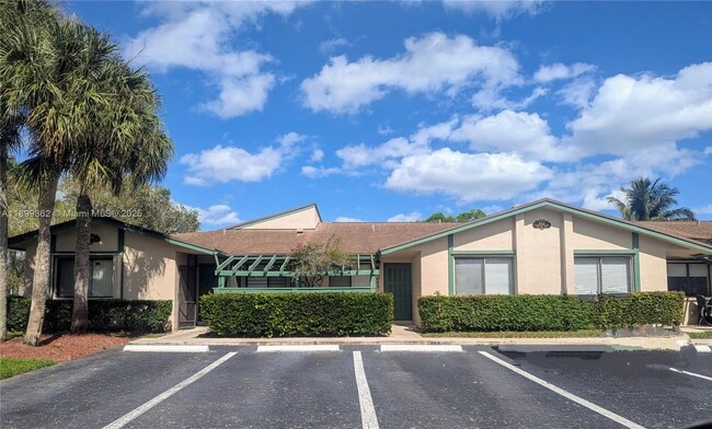 Building Photo - 448 Lakeview Dr Unit 2