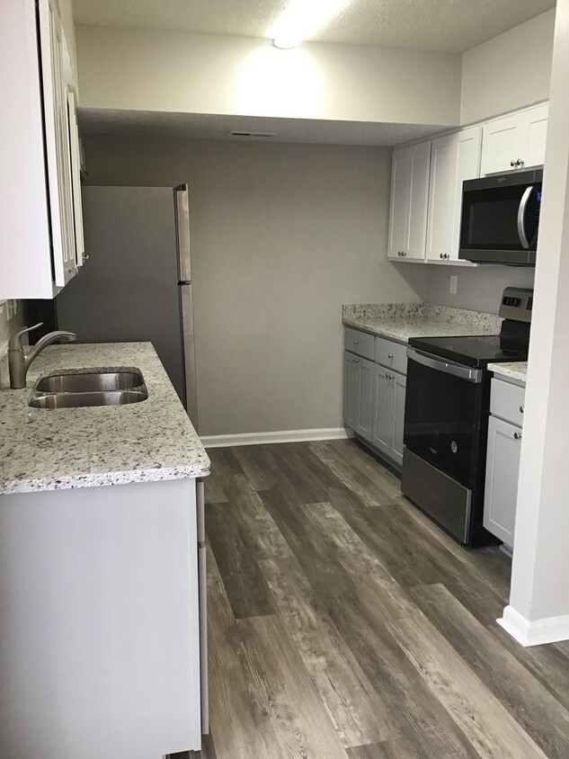 3 Bed 1.5 Bath Townhome - 3 Bed 1.5 Bath Townhome