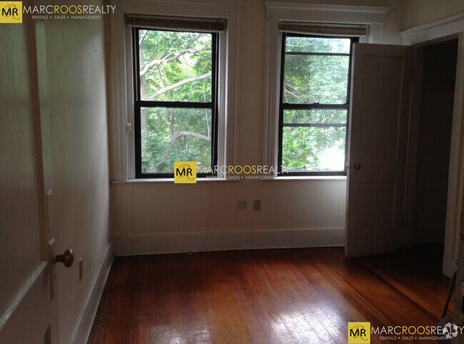 Building Photo - 110 Central St Unit 2 Rental