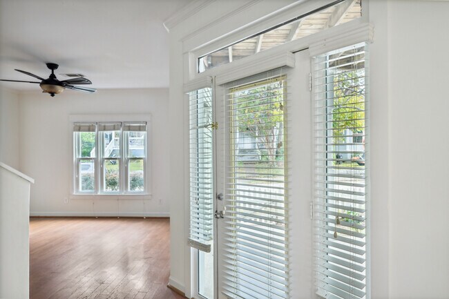 Photo - 439 Grant St SE