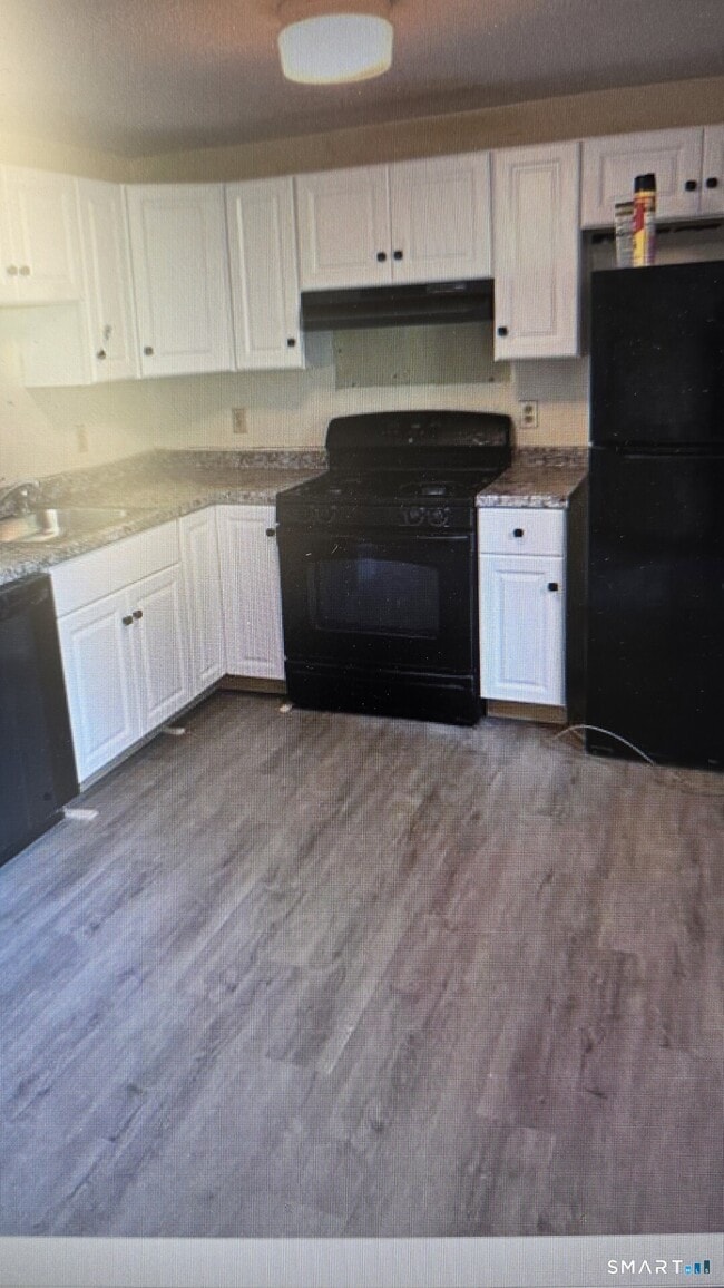 Building Photo - 18 Allen Ct Unit F