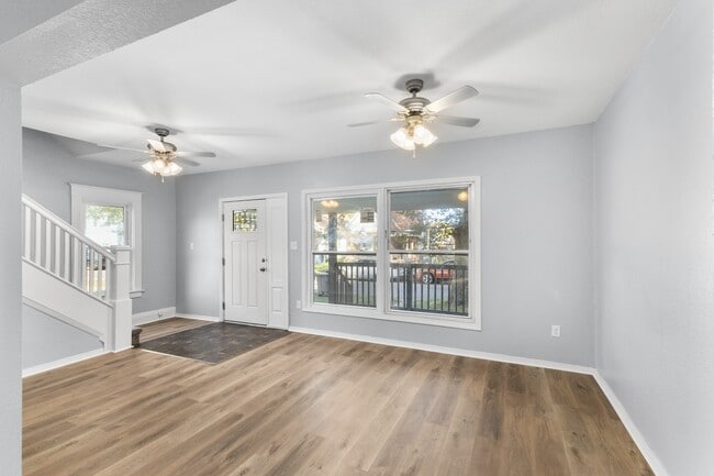 Photo - 1418 Mott Ave