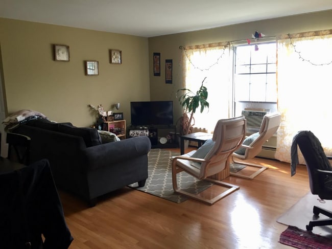 Building Photo - 2808 W 13 Mile Rd