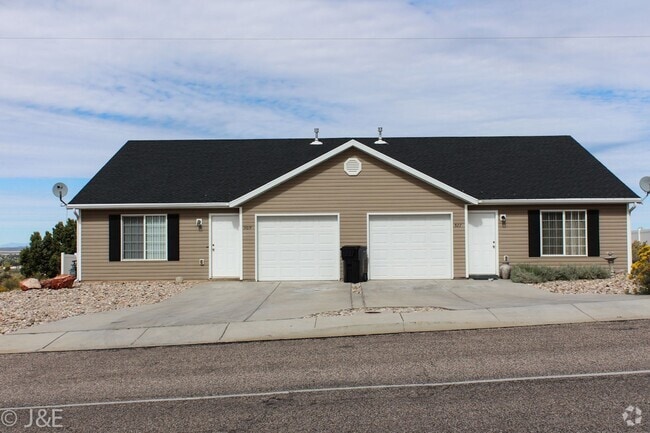 Building Photo - Charming 3-bedroom Home in the Heart of Ce...